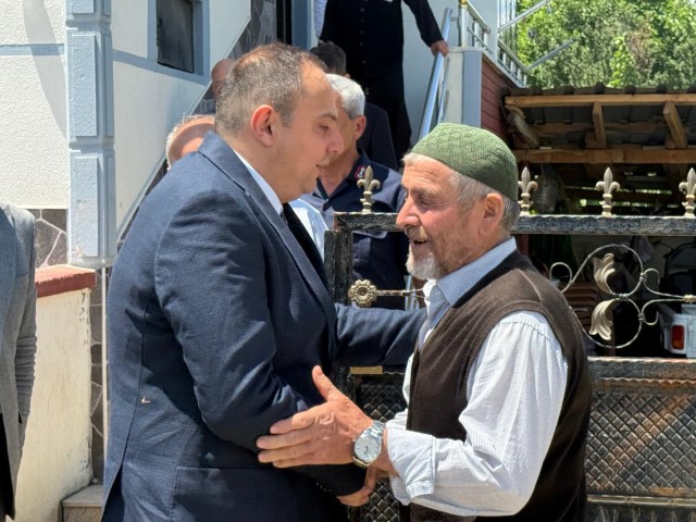 Kaymakamımız Dr. Remzi DEMİR, Şehidimiz Uzm. Onb. İbrahim ALICI'nın kıymetli ailesini ve Kıbrıs Gazimiz Osman TOKGÖZ'ü ziyaret etti.
