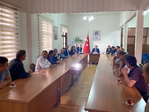 İlçemizdeki sulama faaliyetlerini değerlendirmek üzere  Kaymakamımız Sayın  İsmail Altan Demirayak başkanlığında toplantı yapıldı. 