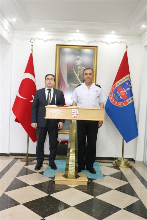 Kaymakamımız Sayın Dr. İsmail Altan Demirayak, Tokat Jandarma Komutanı J. Albay Bahri Bostancı’yı makamında ziyaret etti.